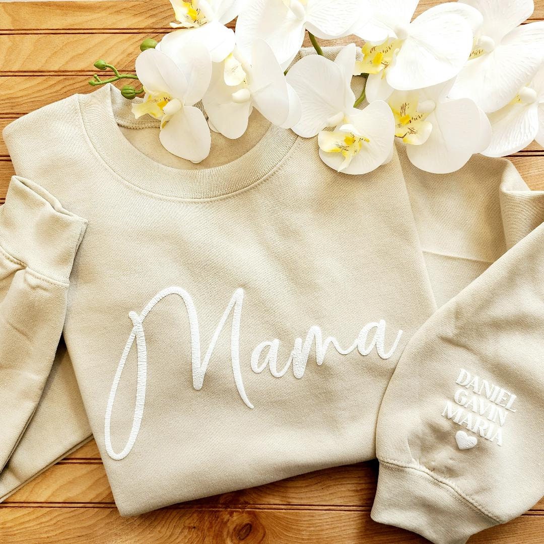 Personalized Mama Sweatshirt with Kid Names on Sleeve, Mothers Day Gift, Birthday Gift for Mom, Minimalist Cool Mom Sweater, New Mom #M104